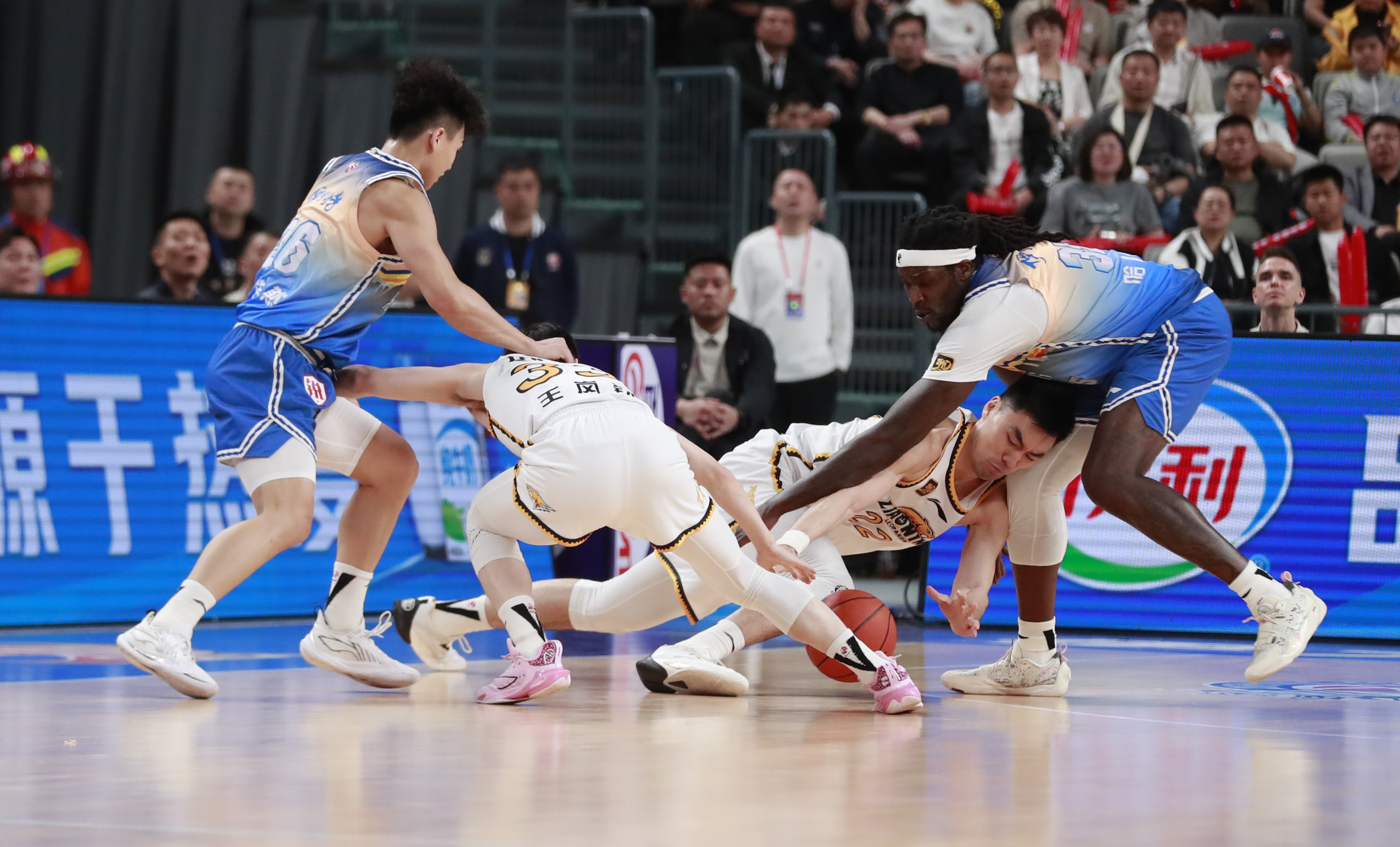辽宁客场不敌新疆，季后赛门票悬了的简单介绍