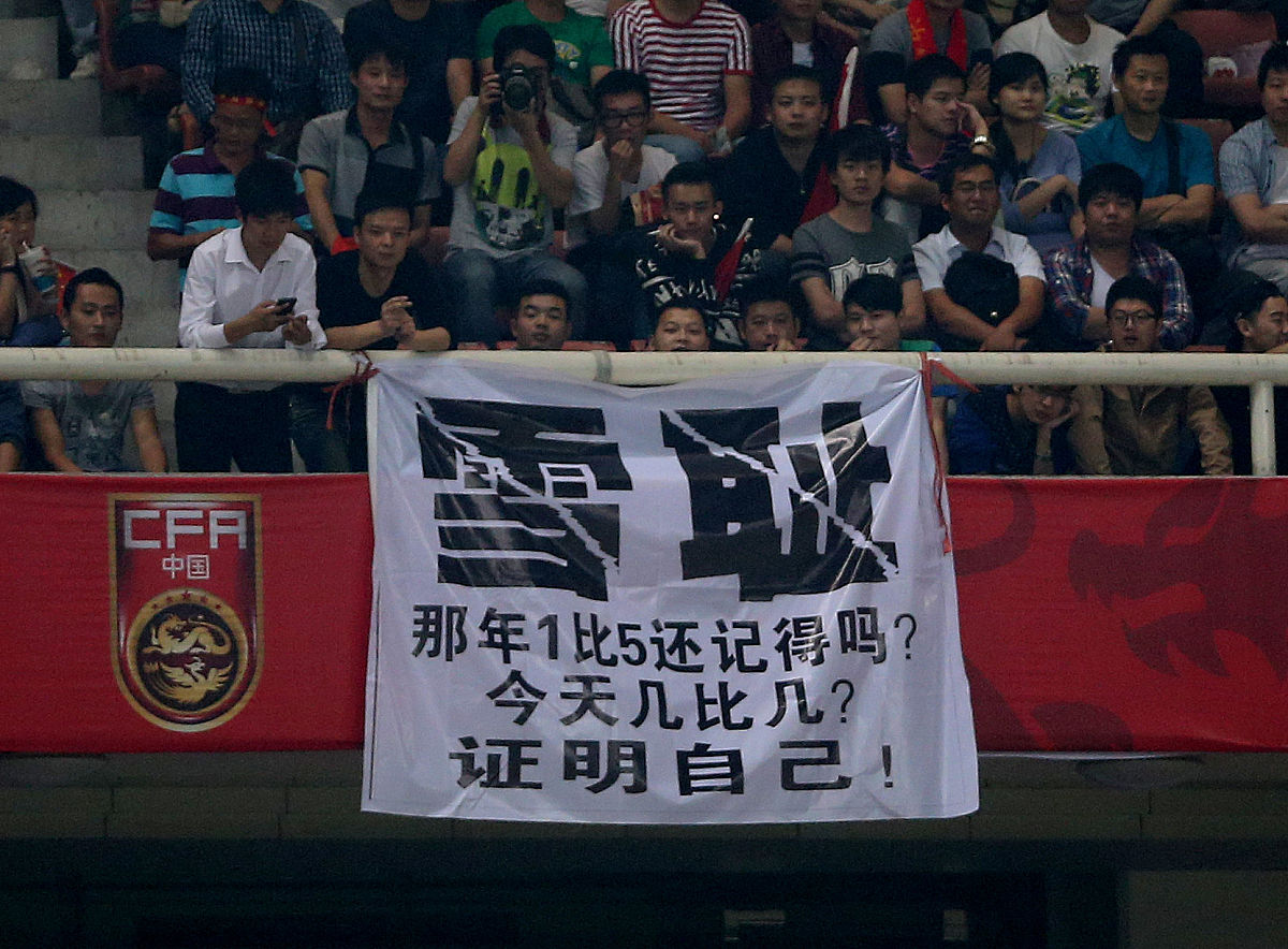 开运体育入口-包含无法褪去球迷们的热情，球场内外热闹非凡的词条