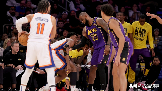 开云体育网-美国NBA赛场上掀起激烈较量，球员实力强劲